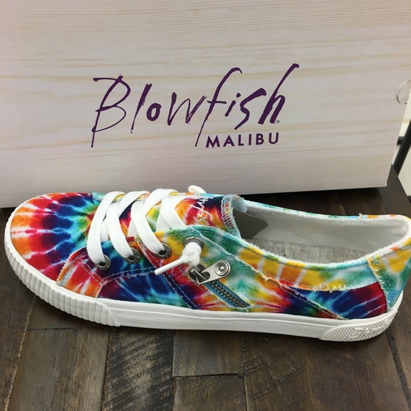 💚Super cute Tye Dye Blowfish Sneakers ❤️ - Picture 2 of 7